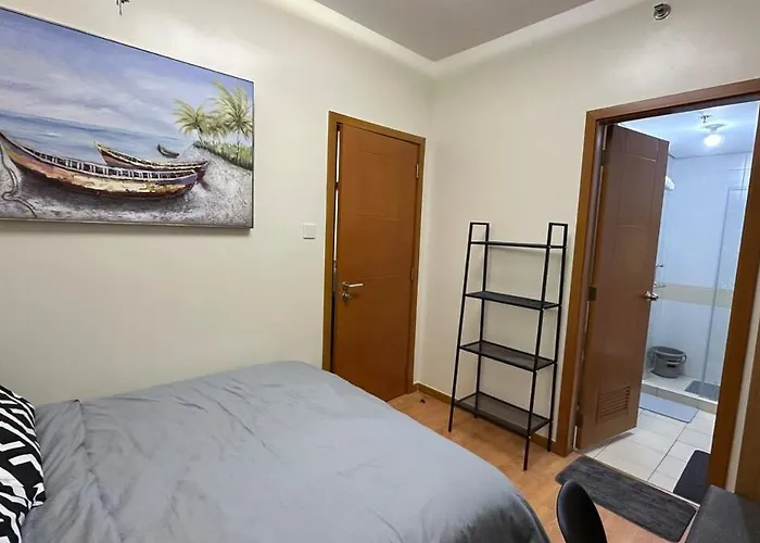 Classy Bgc View Pool Gym Sauna Apartment