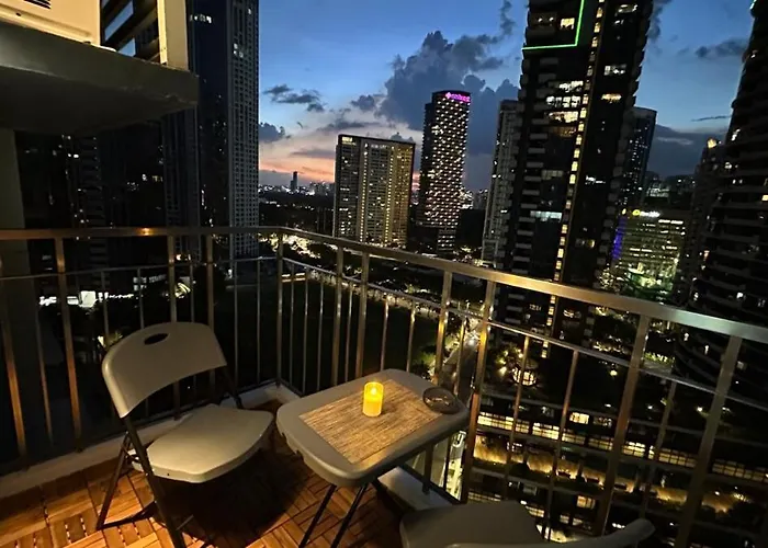 Classy Bgc View Pool Gym Sauna *