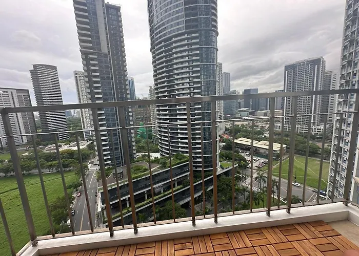 Classy Bgc View Pool Gym Sauna Apartamento Manila