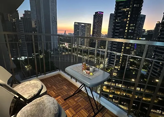 Classy Bgc View Pool Gym Sauna * Manila