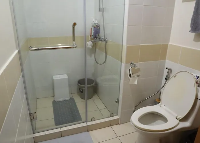 Classy Bgc View Pool Gym Sauna *