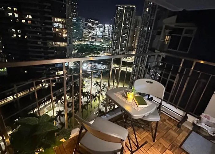 Classy Bgc View Pool Gym Sauna *